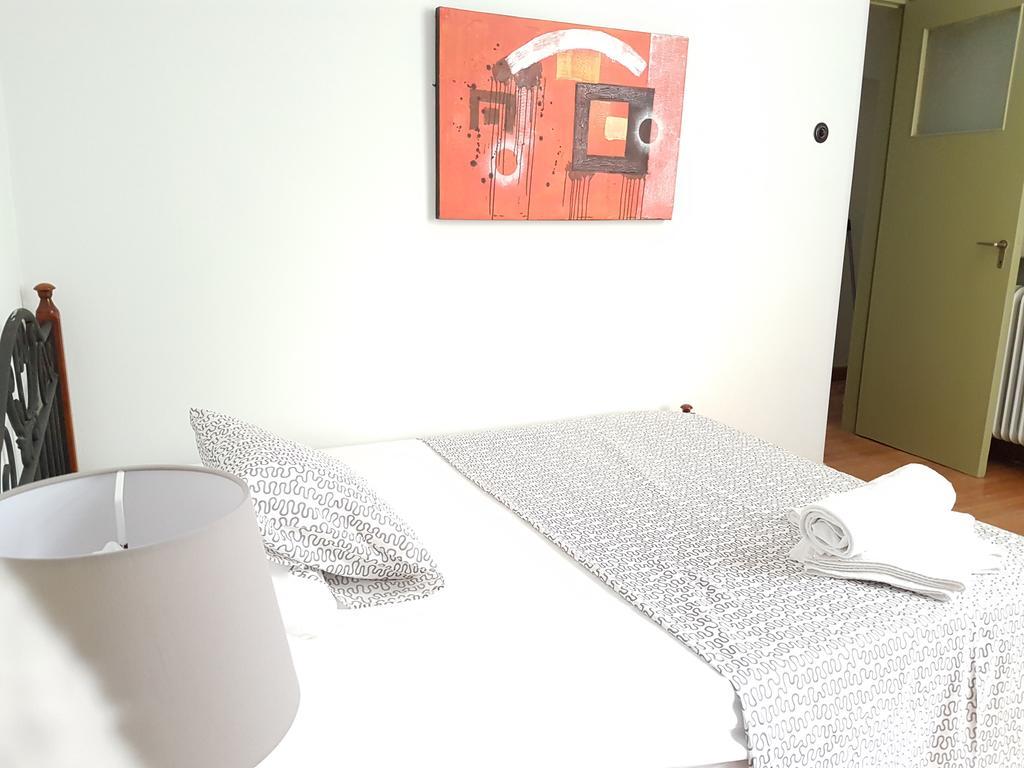 Errathens Pine Red And Taupe - Athens Center Apartment Ngoại thất bức ảnh