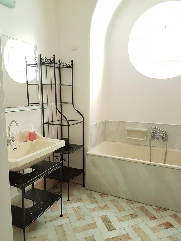 Errathens Pine Red And Taupe - Athens Center Apartment Ngoại thất bức ảnh