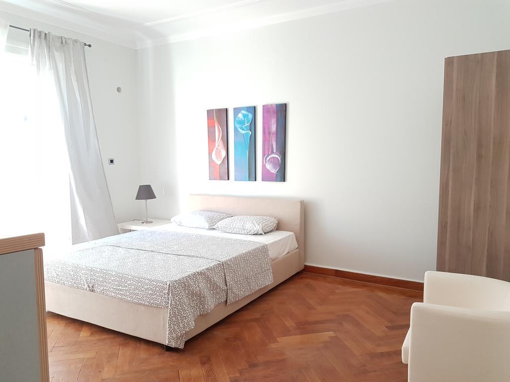 Errathens Pine Red And Taupe - Athens Center Apartment Ngoại thất bức ảnh