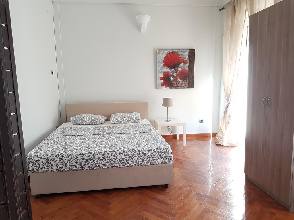 Errathens Pine Red And Taupe - Athens Center Apartment Ngoại thất bức ảnh