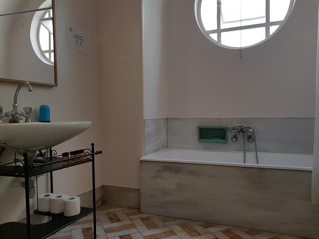 Errathens Pine Red And Taupe - Athens Center Apartment Ngoại thất bức ảnh